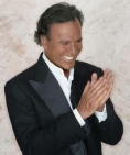 Julio Iglesias s-a cununat cu mama copiilor lui