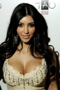Kim Kardashian a aparut pentru prima data in public alaturi de iubitul ei