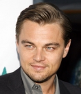 Leonardo DiCaprio va saruta un barbat in J. Edgar