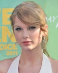 Taylor Swift a fost desemnata femeia anului 2011