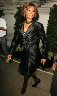 Whitney Houston a cantat la inmormantarea mamei lui Bobby Brown