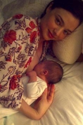 Miranda Kerr si bebelusul ei
