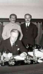1939 - august 23: Incheierea Pactului Ribbentrop-Molotov